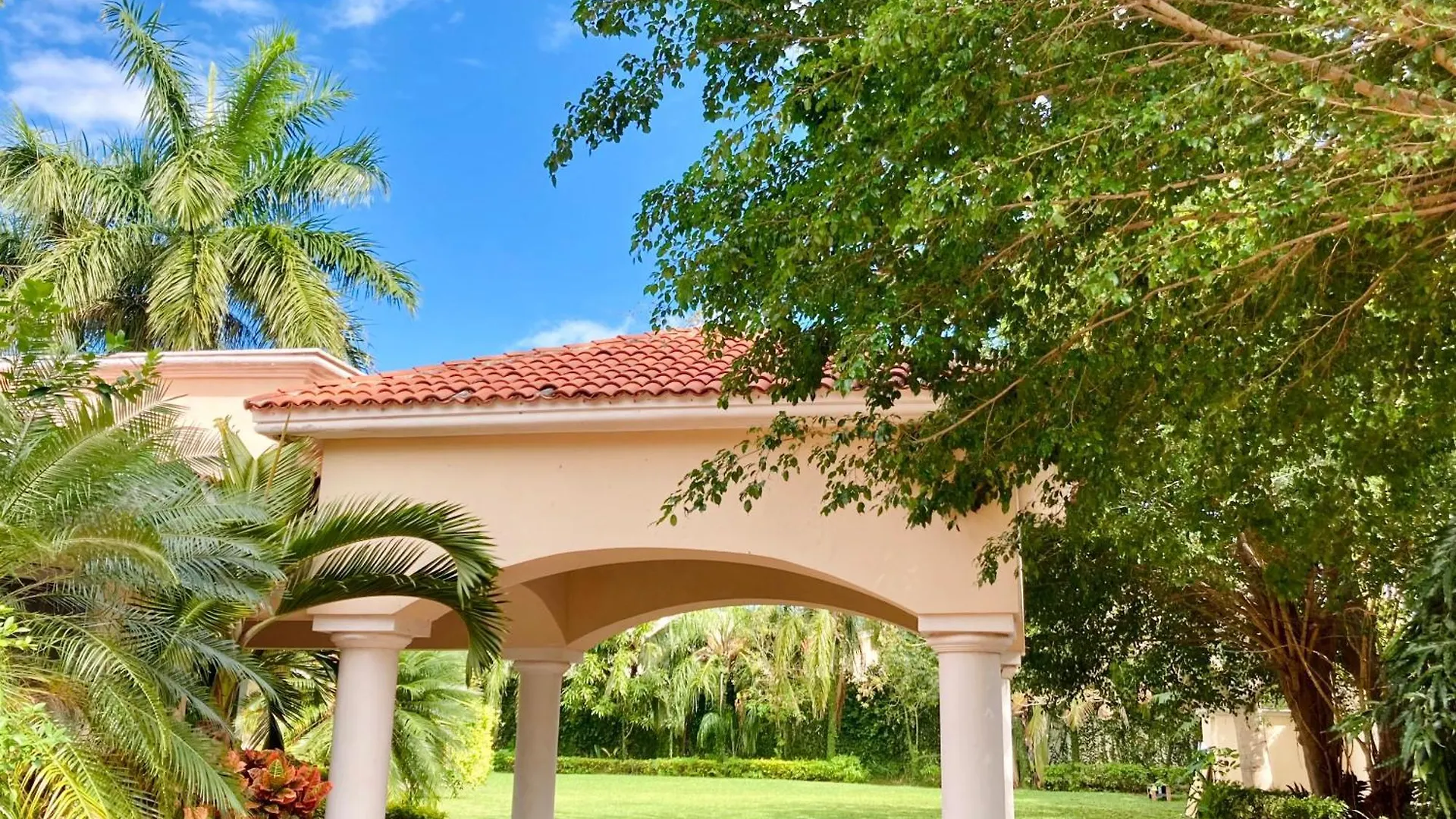 Homestay Luxury Priv. Suite W/ Whirlpool Tub 15 Mn Airport/Bacab Mansion Cancun Mexico